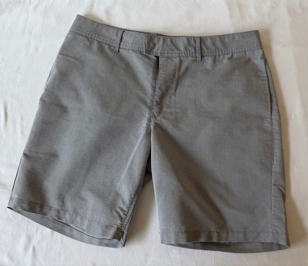 Mossimo Light Gray Flat Front Chino Shorts Men’s Size 34